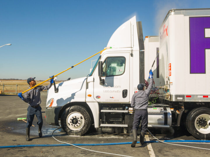 Why Mobile Truck Washing is a Game-Changer for Charlotte Businesses: Boosting Your Brand Image and Efficiency